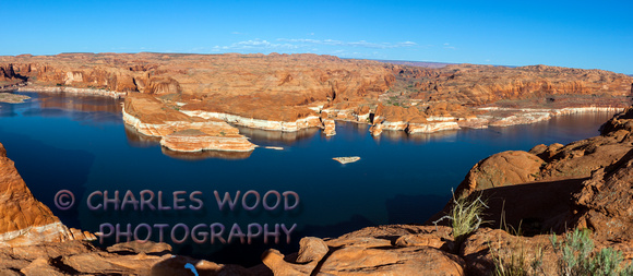 HOLE IN THE ROCK OVERLOOK AT LAKE POWELL, UTAH